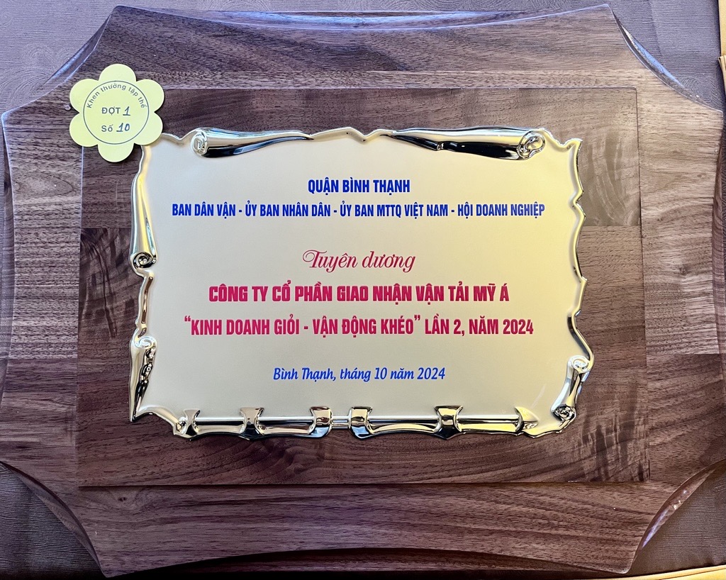 Bảng tuyên dương “Kinh doanh giỏi – Vận động khéo” năm 2024 do Quận Bình Thạnh trao tặng.